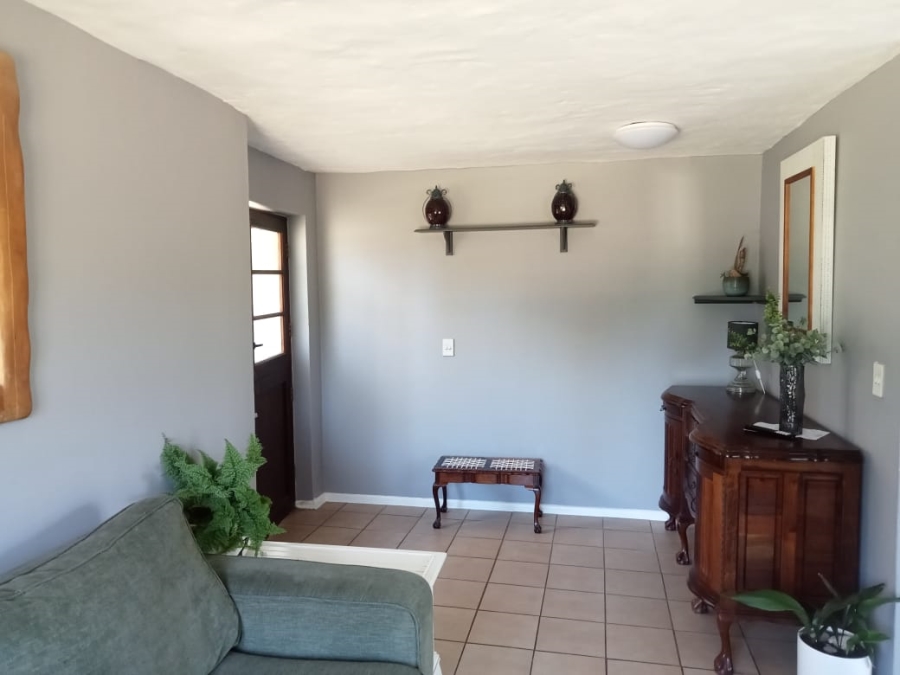 To Let 2 Bedroom Property for Rent in Heatherlands Western Cape